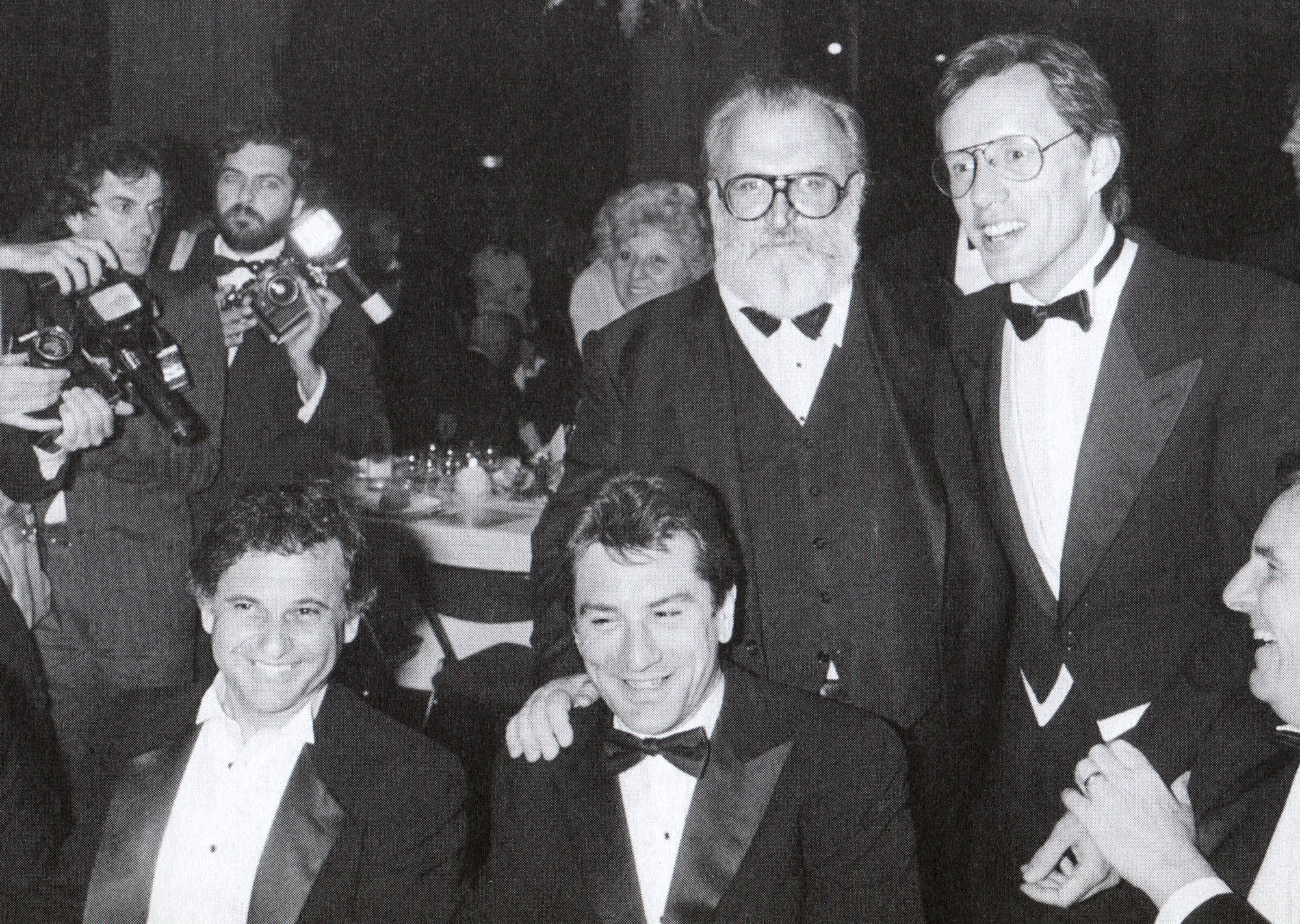 Foto di gruppo alla cena per C'era una volta in America: Sergio Leone, James Woods, Joe Pesci, Robert De Niro, Danny Aiello