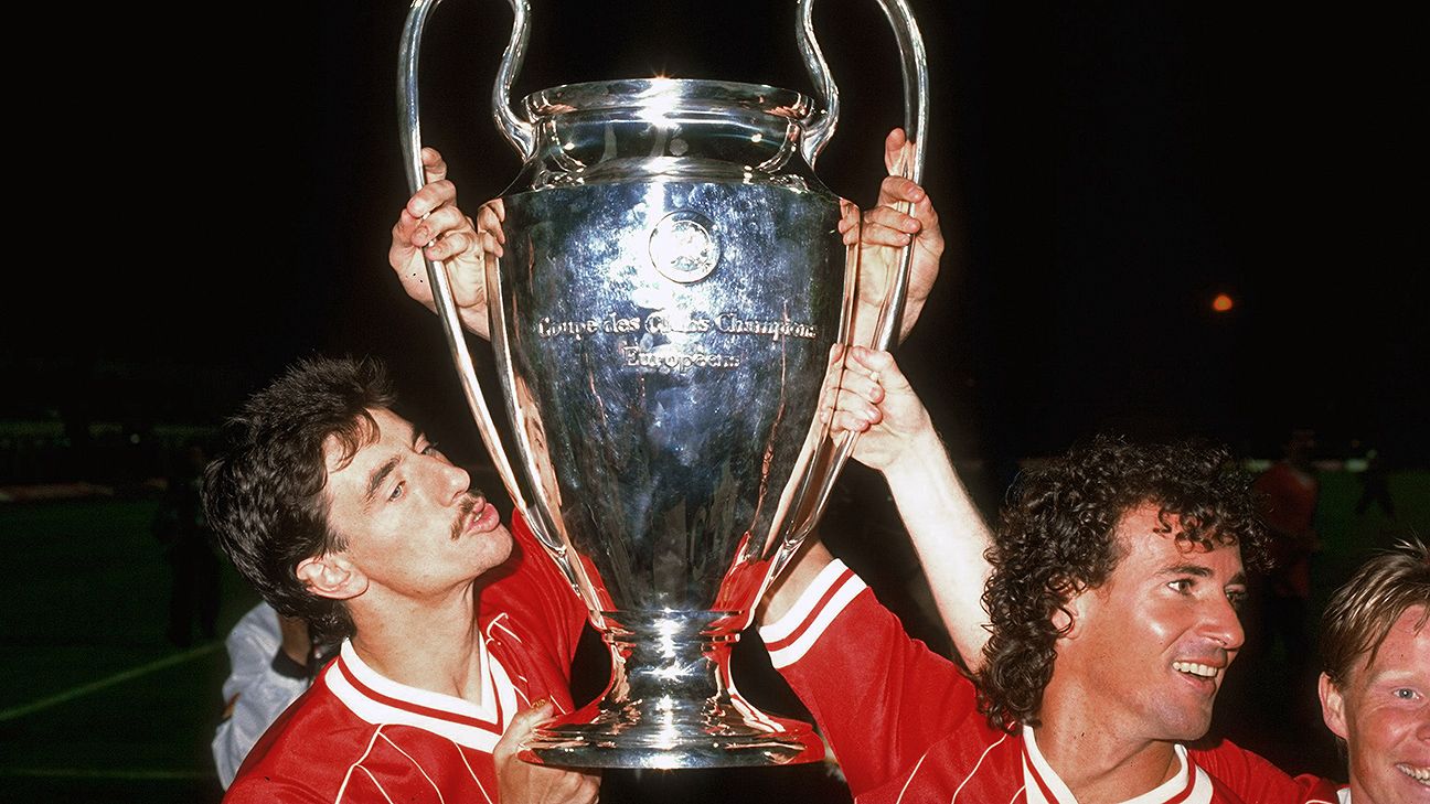 Coppa dei Campioni 1984, Liverpool-Roma, Ian Rush, Craig Johnson and Sammy Lee celebrano con la Coppa dei campioni