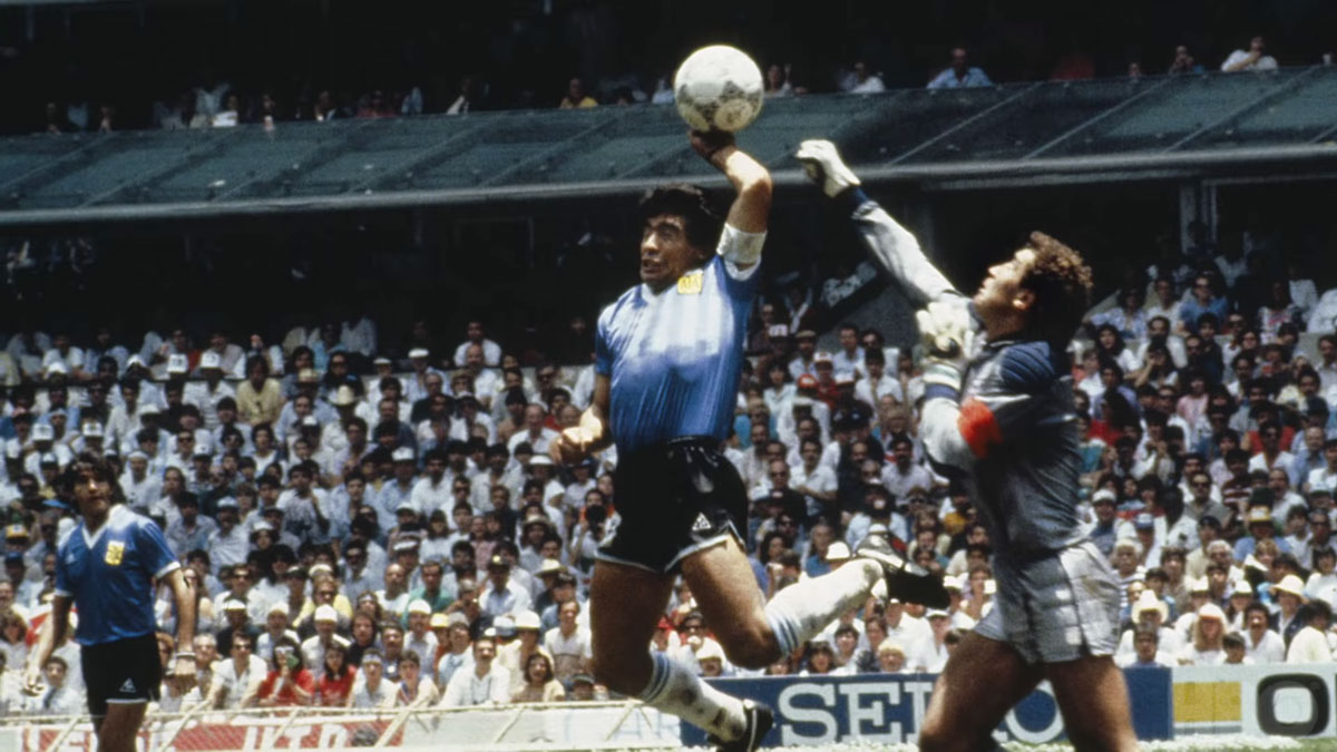 Pele vs Maradona: A rivalry that found peace in bitterness